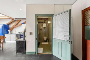 The R Loft - Cosy Suite incl Breakfast Roof Top